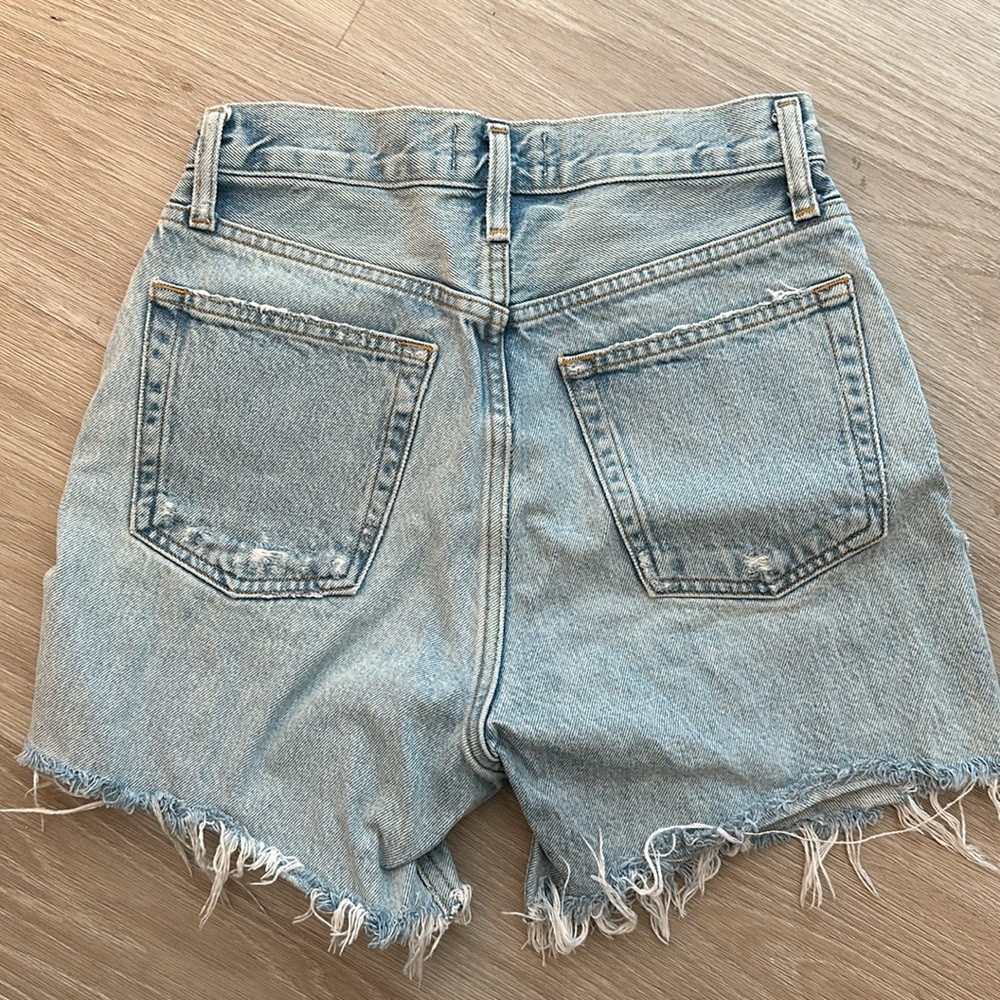 Agolde Riley Shorts in Groove - Picture 4 of 7